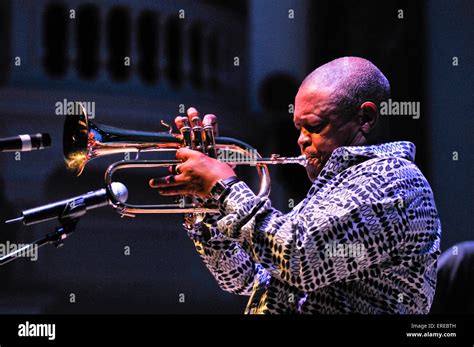  Hugh Masekela的非洲爵士之夜：音樂與文化交融的盛宴！